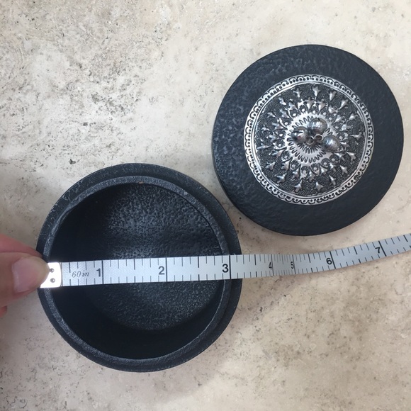 Decorative round boxes - Picture 5 of 7